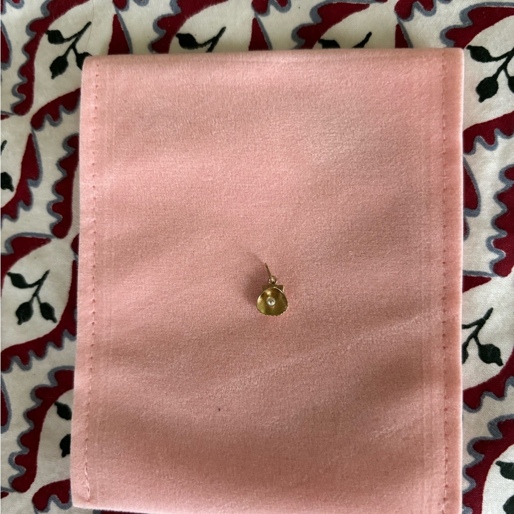 Catbird Seashell with pearl charm